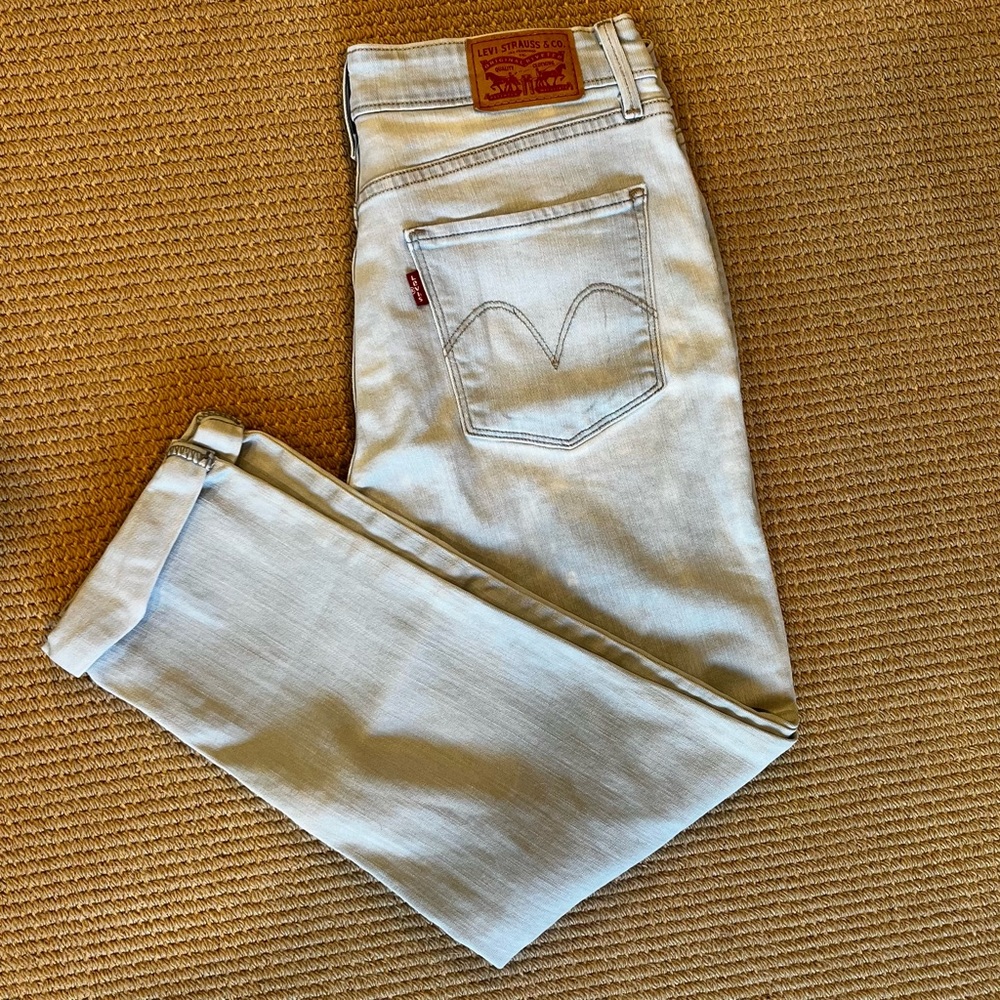 Levi’s light wash skinny jeans